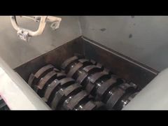 Regarder : Type machine en plastique 2-3tph de défibreur de cisaillement à deux axes pour l'étalage en plastique d'usine de réutilisation