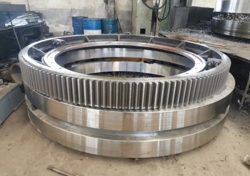 Couronne dentée de couronne dentée d'aciérie moulée en alliage GS42CrMo4 pour l'usine minière