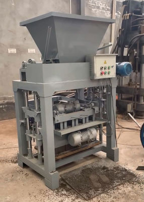 Petite machine de fabrication de brique de moteur diesel d'extrudeuse 1800 Pieces/H