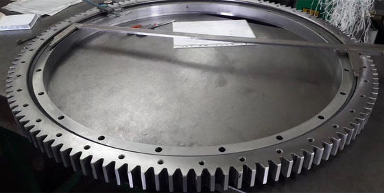 Double de rangée 10000mm incidences croisées d'incidence et d'empileur de pivotement de rouleau du diamètre et prix usine bearuing marin