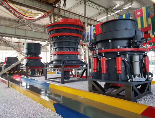 Machine mobile de concasseur de pierres du cône 1200TPH de ressort concret