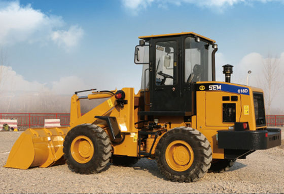 Machine municipale de chargeuse sur pneus SEM618D 1800kg transportant la machine de levage